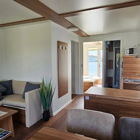 House Houseboat Gecko Semesterbostad