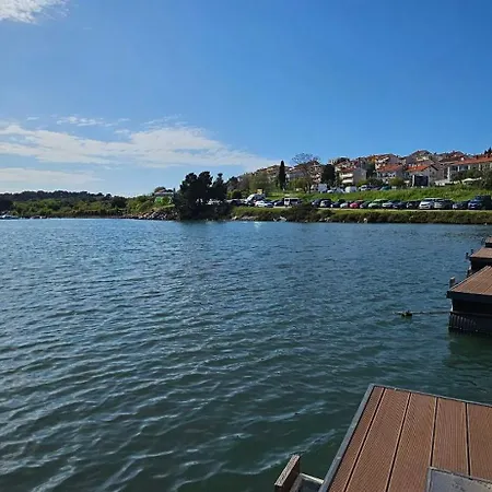 House Houseboat Gecko Semesterbostad *